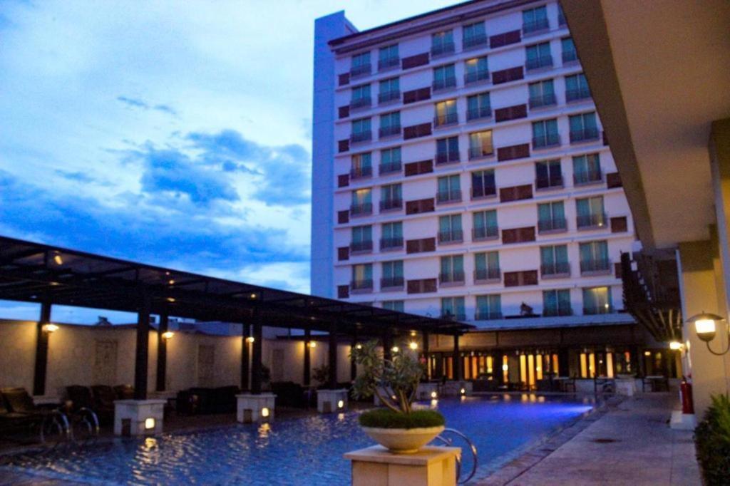 Grand Surya Hotel Kediri Exterior photo