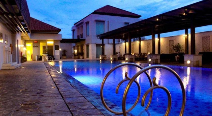 Grand Surya Hotel Kediri Exterior photo