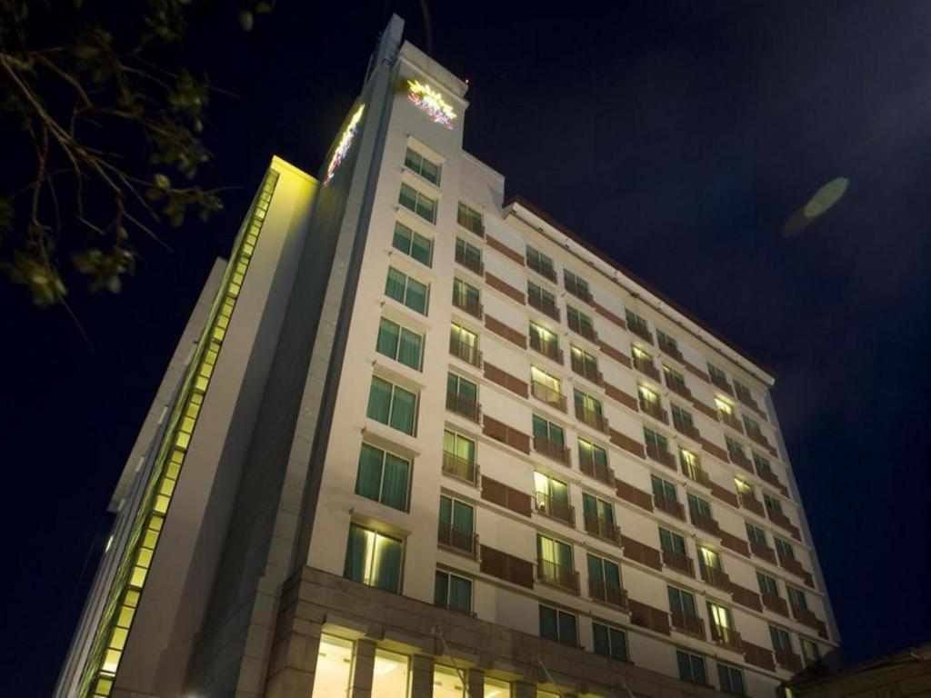 Grand Surya Hotel Kediri Exterior photo