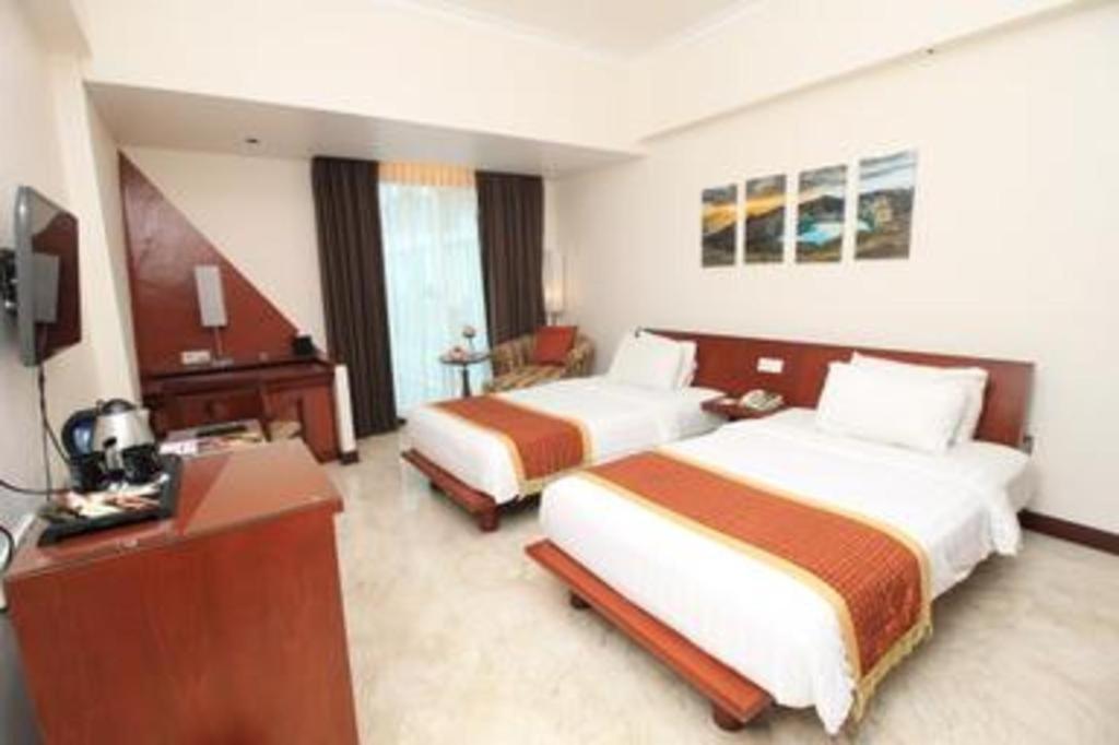 Grand Surya Hotel Kediri Exterior photo